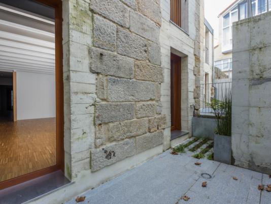Reestructuración de 4 viviendas en la calle Ferrería 45-47 en el casco viejo de Vigo